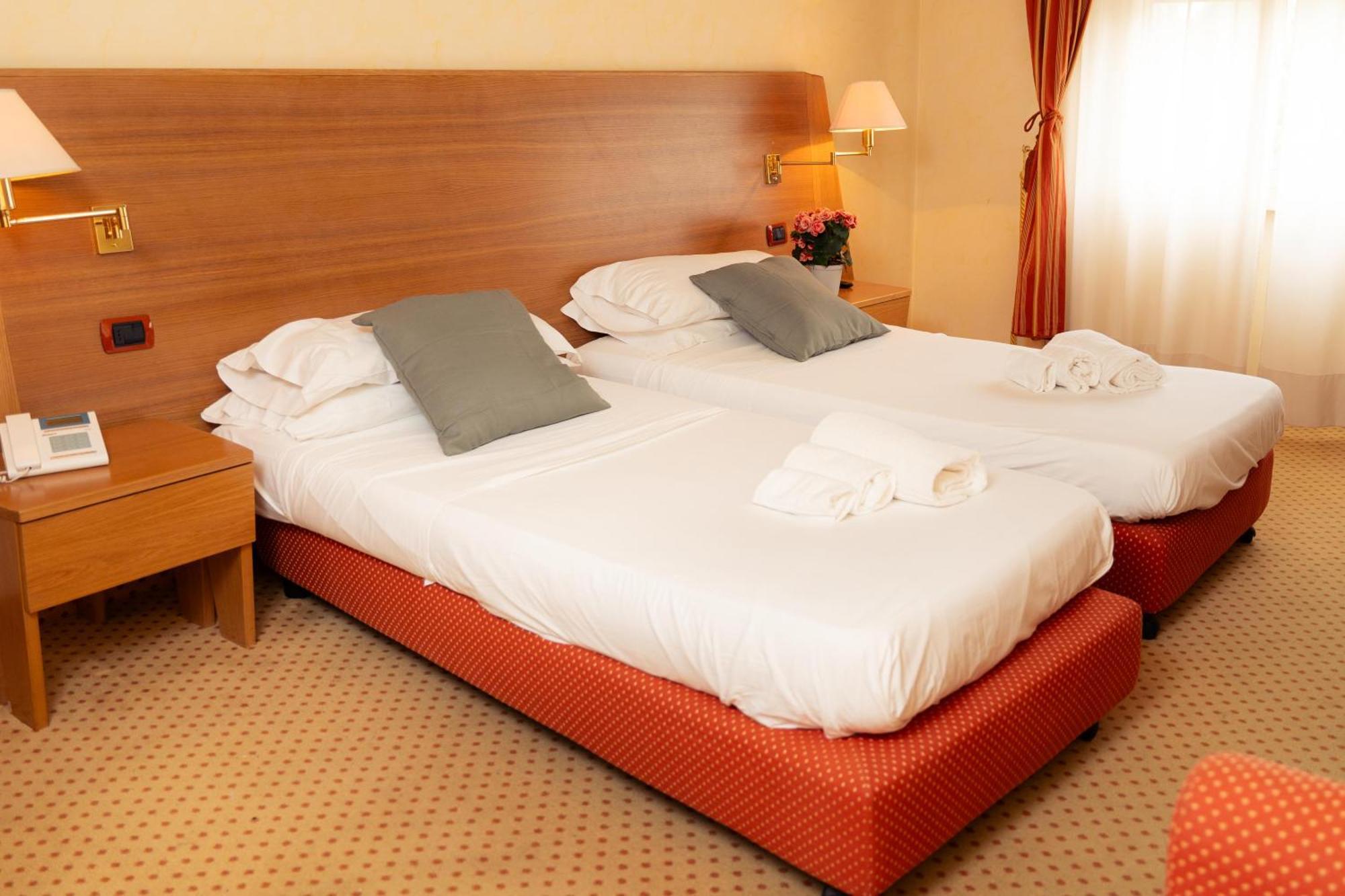 Hotel San Pancrazio Trescore Balneario Eksteriør billede